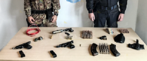 Ciminà, i carabinieri scoprono un arsenale occultato in un terreno item-thumbnail