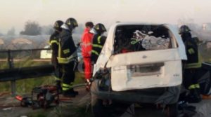 Incidente stradale tra un veicolo commerciale ed un mezzo pesante item-thumbnail