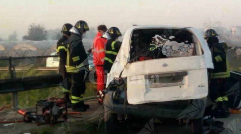 Incidente stradale tra un veicolo commerciale ed un mezzo pesante