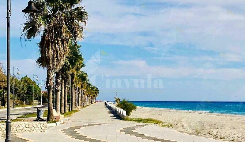 Foto da Caulonia: Il lungomare deserto al tempo del Covid