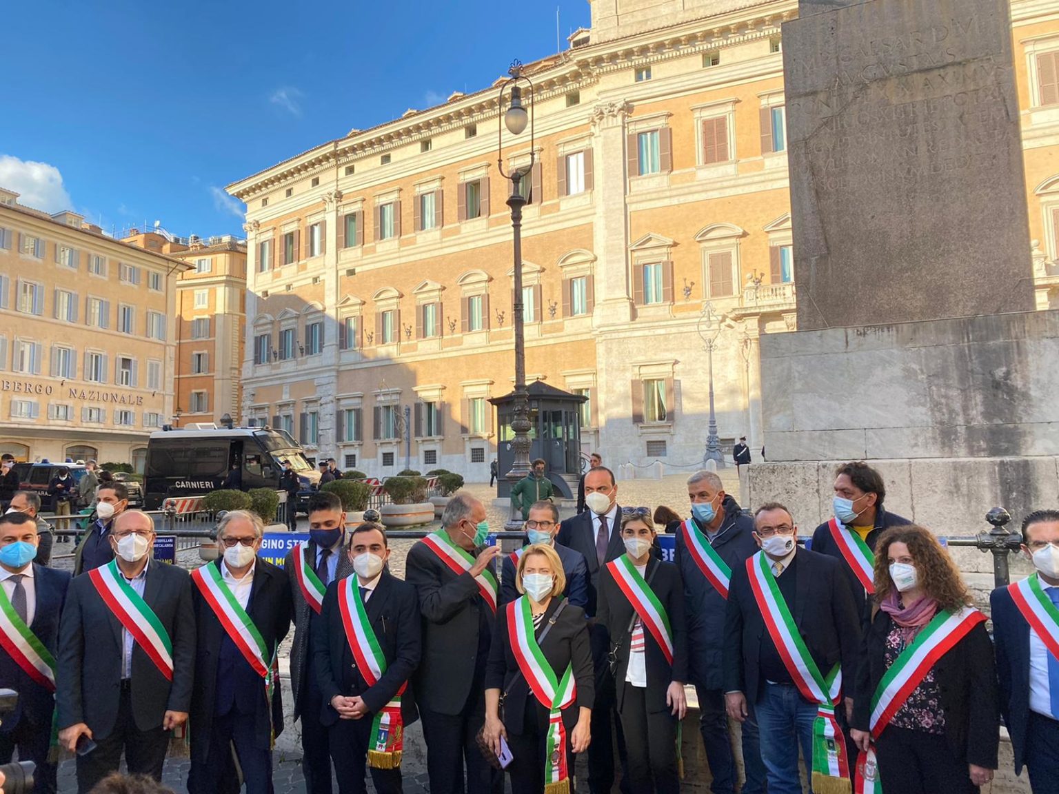 Fotonotizia I sindaci della Calabria uniti per protestare a Roma Ciavula