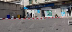 Una ventina di colpi di pistola sparati contro la saracinesca di un negozio a Caulonia marina item-thumbnail