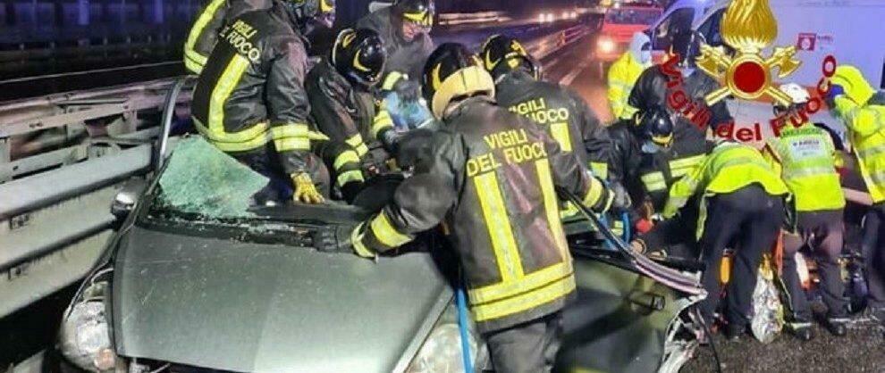 Tragico incidente del sabato sera: coinvolta un’intera famiglia di 5 persone. Morti i genitori e una figlia, gravi gli altri due