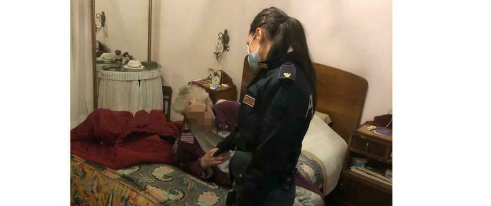 Cade in bagno e non riesce più a rialzarsi, anziana calabrese salvata dalla polizia