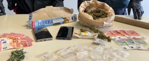 Beccati con la droga in auto, un arresto e una denuncia in Calabria item-thumbnail