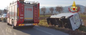 Perde il controllo del mezzo e finisce in un fossato item-thumbnail