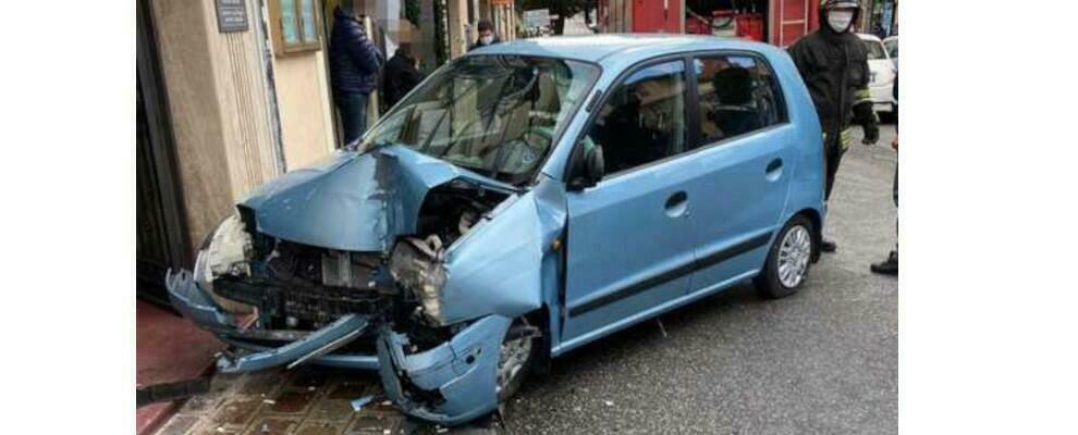 86enne calabrese sfonda con l’auto la vetrina di un negozio e perde la vita