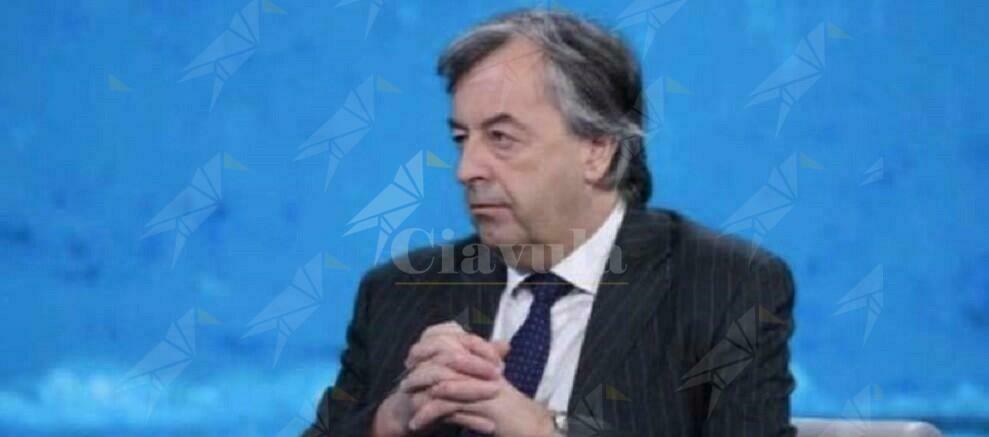 Burioni: “Il governo prepari le siringhe per il 22 dicembre insieme ai vaccini”