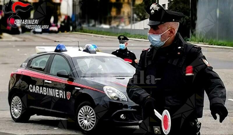 Gioia Tauro, controlli anti-covid dei carabinieri. Multate 28 persone per un totale di 7.800 euro
