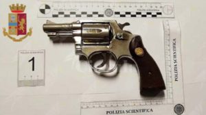 Trovato in possesso di una pistola e di quasi 6 kg tra hashish e marijuana. Arrestato item-thumbnail
