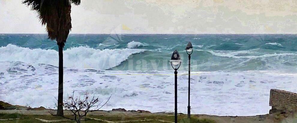 Mare mosso e suggestivo a Caulonia