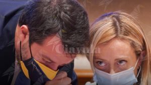 Il direttore del Corriere della Sera lancia la proposta di una foto collettiva dei politici “Uniti per il vaccino”. No di Salvini e Meloni item-thumbnail