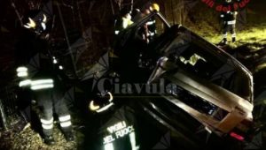 Fuoristrada con l’auto, rimane intrappolato tra le lamiere item-thumbnail