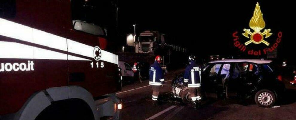 Incidente tra auto e furgone, tra i feriti due bambine di 7 e 4 anni