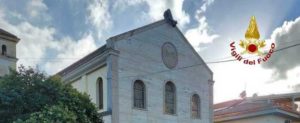 Maltempo in Calabria: croce di una chiesa divelta a causa del forte vento item-thumbnail