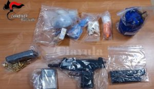 Gioia Tauro, maxi sequestro di armi e droga dei carabinieri item-thumbnail