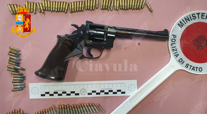 Calabria: Detiene illegalmente una pistola, arrestato