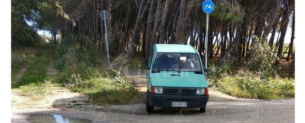 Pista ciclabile Caulonia-Roccella? Sbagliato, strada per auto!