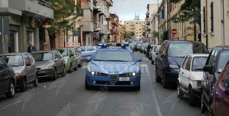 Calabria, coppia rapinata nel parcheggio di un supermercato