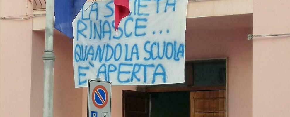 Domani riaprono le scuole a Locri, il sindaco invita i cittadini ad una maggiore responsabilità