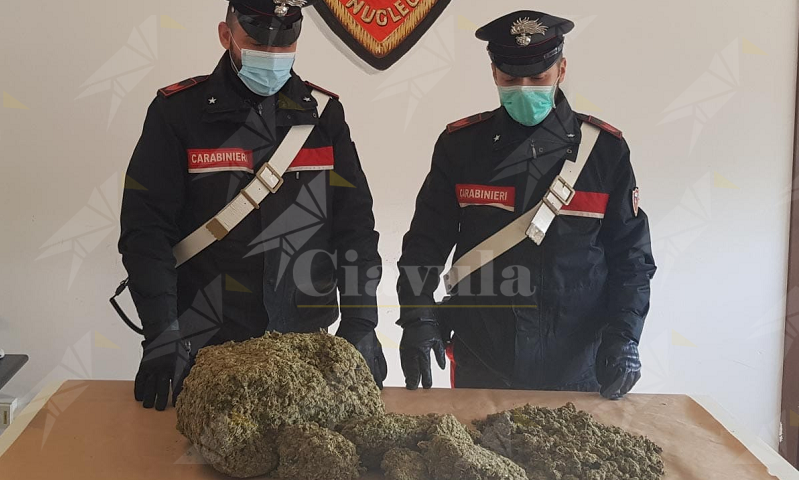 Calabria: Sorpreso sulla  SS 106 con 5 kg di marijuana nell’auto, arrestato