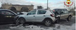 Violento incidente stradale in Calabria, tre auto coinvolte item-thumbnail