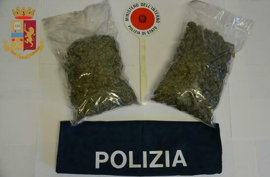 Affittano una camera per farne deposito di droga: arrestati due giovani in Calabria