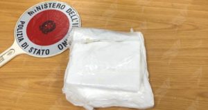 Nasconde 50 grammi di cocaina nell’auto. Pregiudicato finisce in manette item-thumbnail