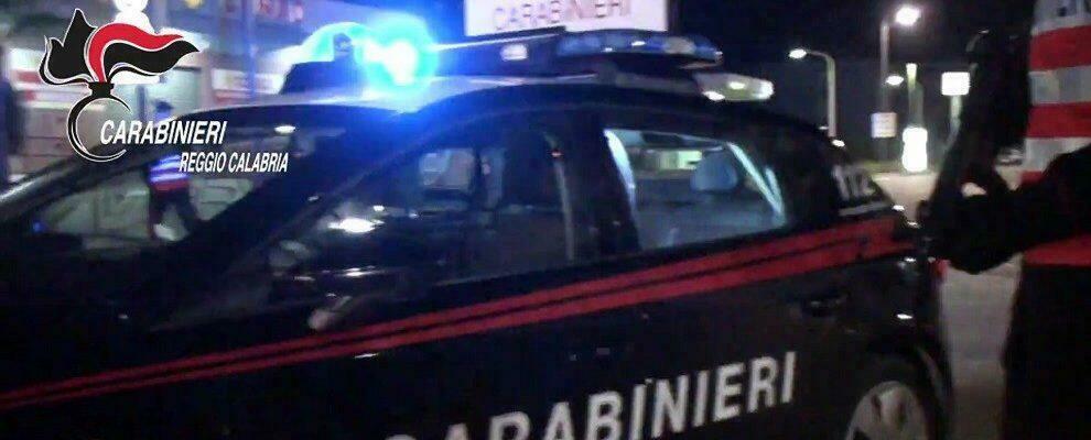 Rosarno, rifiuta di pagare il conto in una pizzeria e sferra un pugno ad un carabiniere: scatta l’arresto