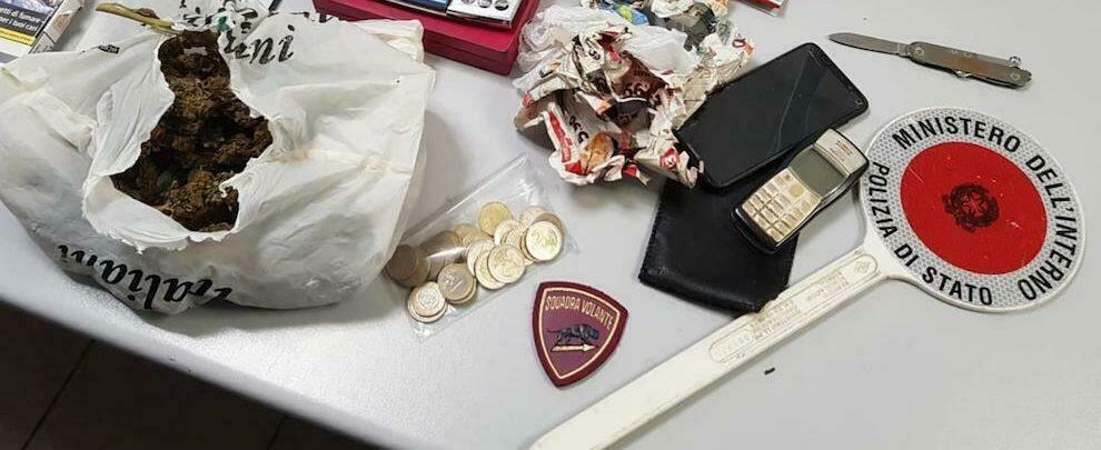 Sorpreso con la droga addosso e un coltellino, un calabrese in manette per spaccio