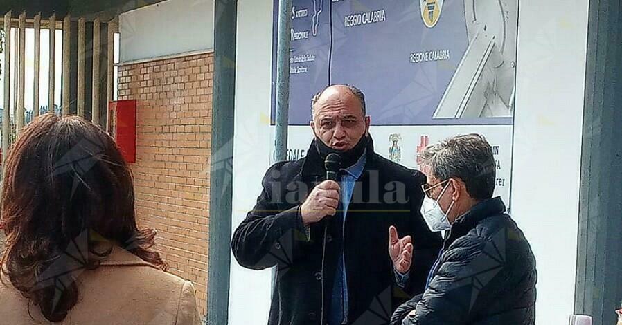 All’ospedale di Locri inaugurata la risonanza magnetica… ma non è in funzione!