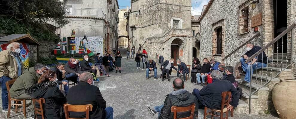 Mimmo Lucano, a sostegno di De Magistris, a capo della lista “Calabria Resistente e Solidale”