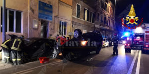 Perde il controllo dell’auto e si ribalta lungo la carreggiata item-thumbnail