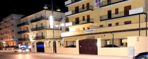Sorpreso con la droga nascosta in auto e tra le gabbiette degli animali, arrestato un rosarnese item-thumbnail