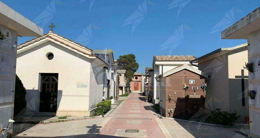 Continuano i furti al cimitero di Caulonia marina