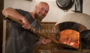 Sorpreso in possesso di 5 kg di marijuana, pizzaiolo finisce in manette item-thumbnail