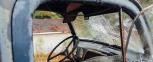 Scoperta una discarica abusiva di automezzi in pieno centro a Gioia Tauro item-thumbnail