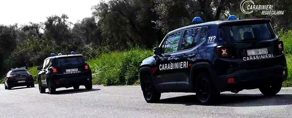 I Carabinieri inseguono un’auto lanciata a folle velocità per le vie di Caulonia marina