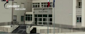 Platì: beccato in casa con 1kg di marijuana e 48 piantine di canapa nel seminterrato, in manette un 23enne item-thumbnail