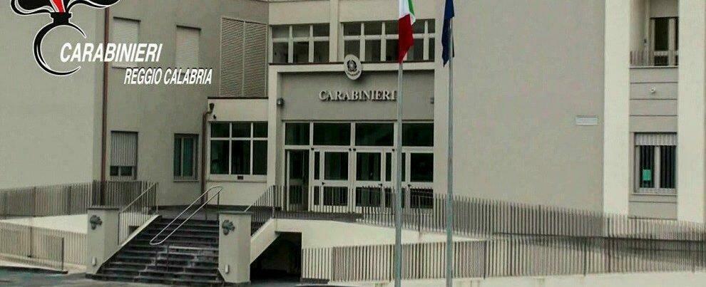 Platì: beccato in casa con 1kg di marijuana e 48 piantine di canapa nel seminterrato, in manette un 23enne