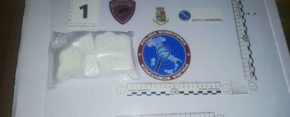 Beccato in auto con oltre 400gr di cocaina, scatta l’arresto per un calabrese