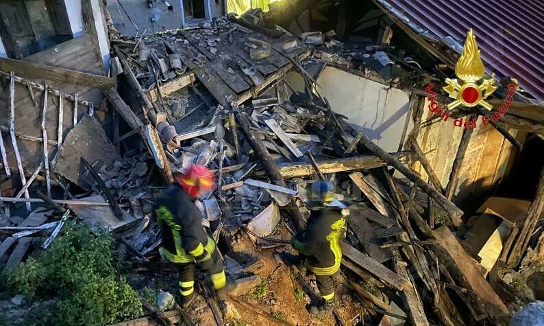 Crolla un fabbricato nel vibonese, intervengo i vigili del fuoco