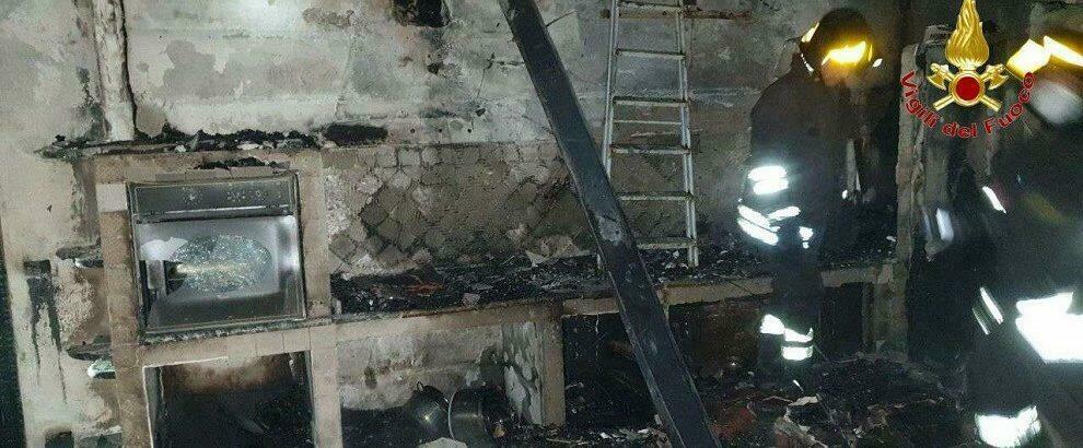 Calabria: scoppia incendio in un appartamento, intervengono i vigili del fuoco