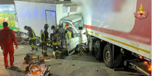 Incidente stradale, coinvolti 4 mezzi pesanti item-thumbnail