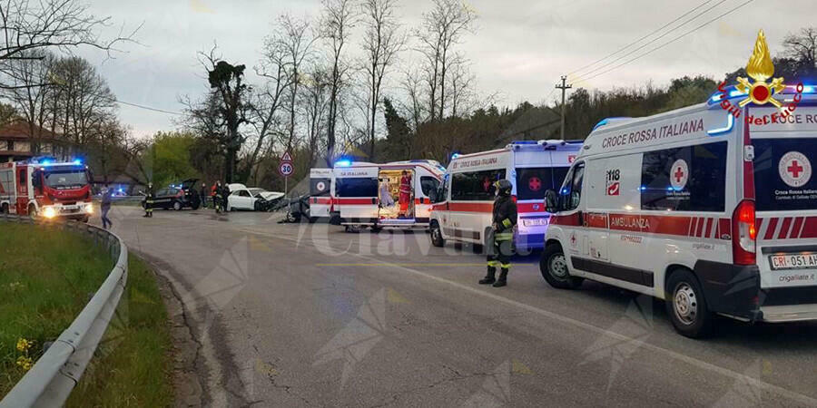 Scontro fra due auto, il bilancio è di 4 feriti