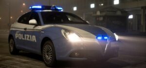 Trovati in possesso di armi e droga, madre e figlio finiscono in manette item-thumbnail