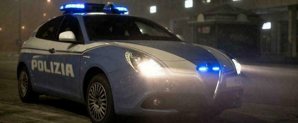 Aggrediscono e derubano due giovani in pieno centro a Cosenza: arrestati i rapinatori