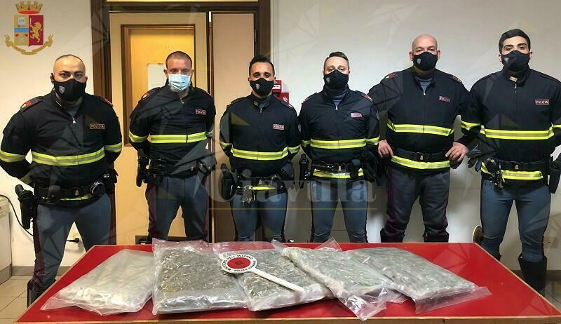 Trasportano 6,2 kg di marijuana, arrestati