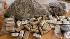 Trovati in possesso di 8 kg di droga, 4 persone in manette item-thumbnail