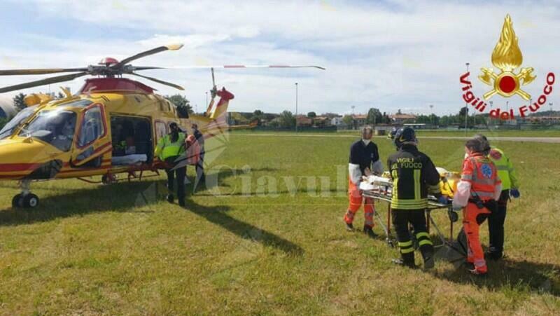 Rimane incastrato con la gamba nella motozappa. Trasportato in elisoccorso all’ospedale